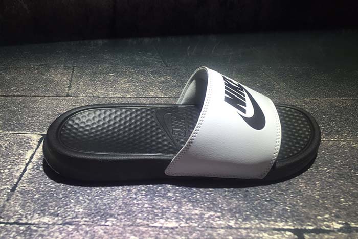NIKE flip flop 819696-010