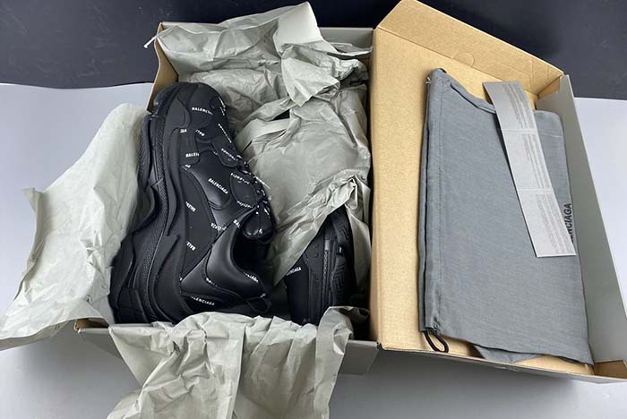 Ba*len*cia*ga triple s trainers black letters 541624 w09o1 9013