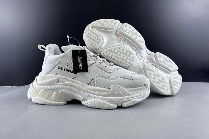 Ba*len*cia*ga triple s trainers white letters 541624 w09o1 8013