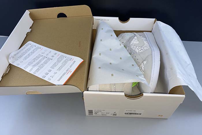 Air Jordan 1 Mid AJ1 CV3018-001