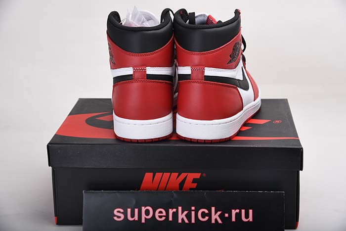 Air Jordan 1 Retro High OG Chicago Red 555088-101