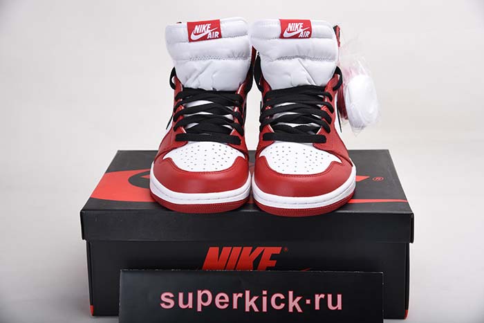 Air Jordan 1 Retro High OG Chicago Red 555088-101