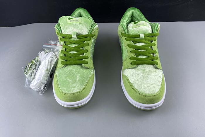 Strangelove x NK Sb Dunk Low CT2552-300