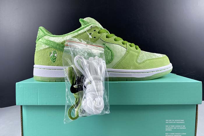 Strangelove x NK Sb Dunk Low CT2552-300