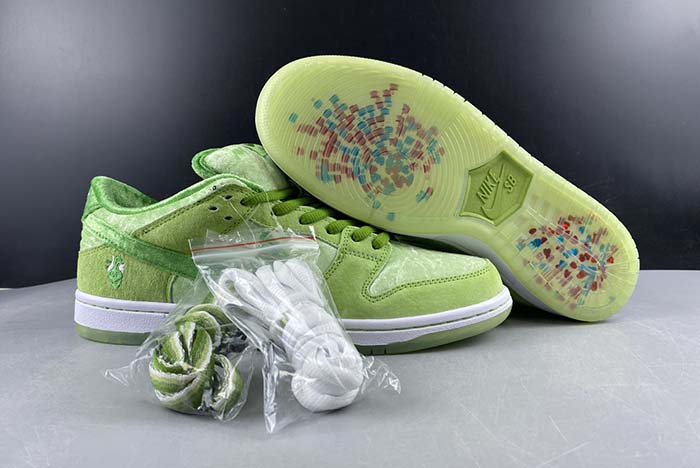 Strangelove x NK Sb Dunk Low CT2552-300