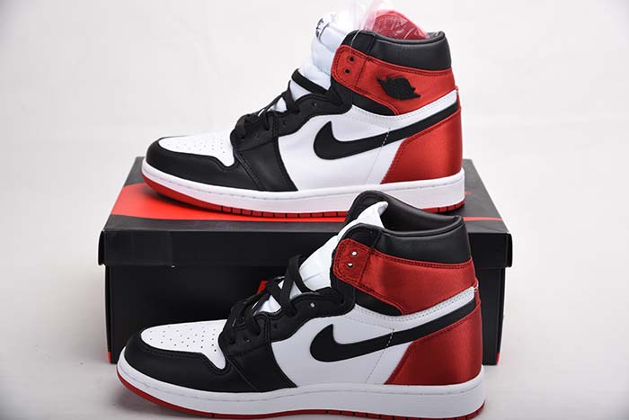 JORDAN 1 RETRO HIGH SATIN BLACK TOE - CD0461-016