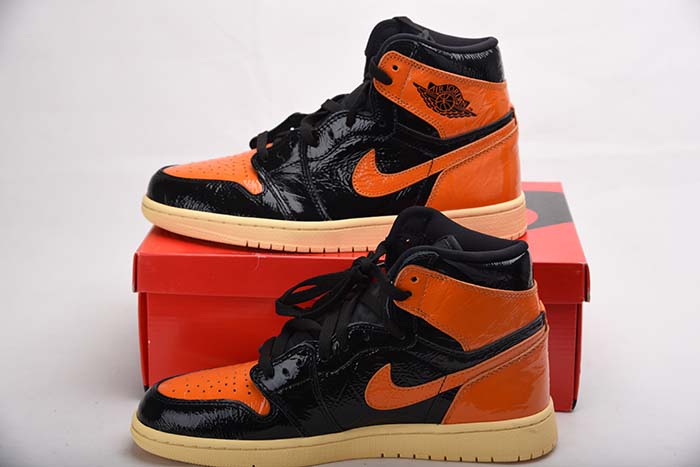 AIR JORDAN 1 SHATTERED BACKBOARD 3.0 555088-028
