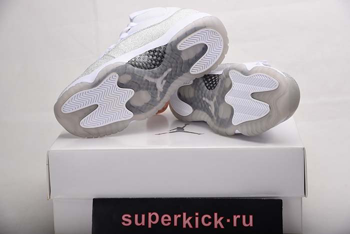 Air Jordan 11 WMNS “Metallic Silver AR0715-100