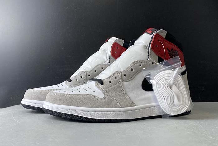 Air Jordan 1 “Light Smoke Grey”