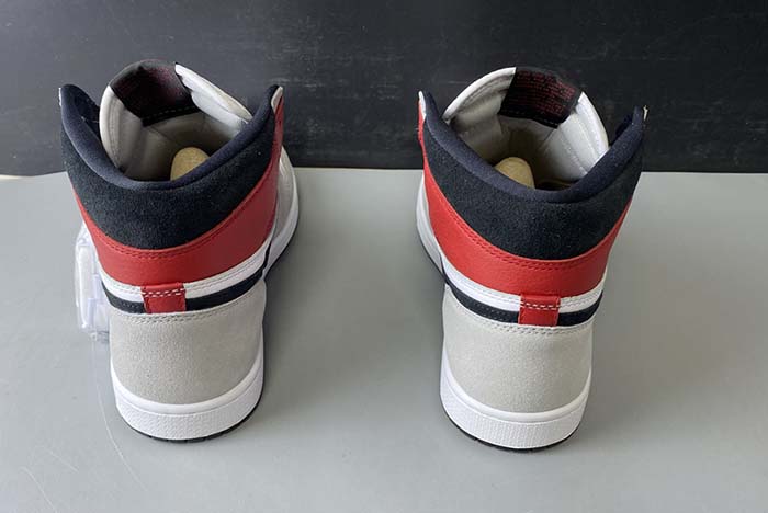 Air Jordan 1 “Light Smoke Grey”