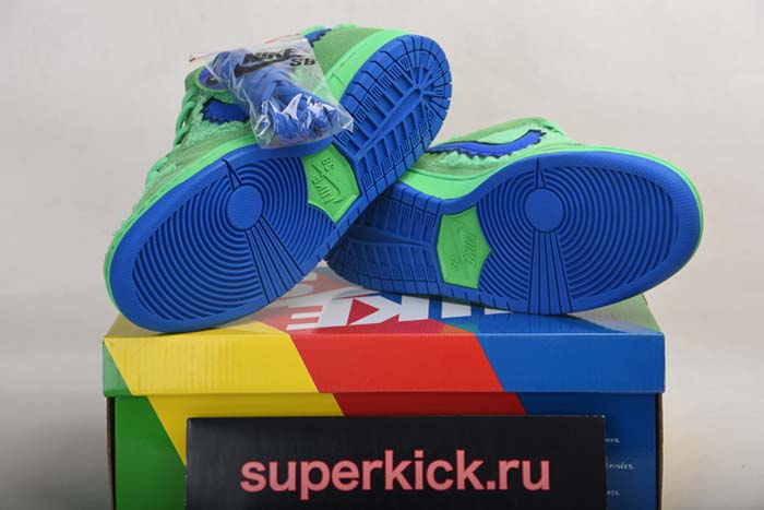 GRATEFUL DEAD X NIKE SB DUNK LOW “GREEN BEAR” CJ5378-300