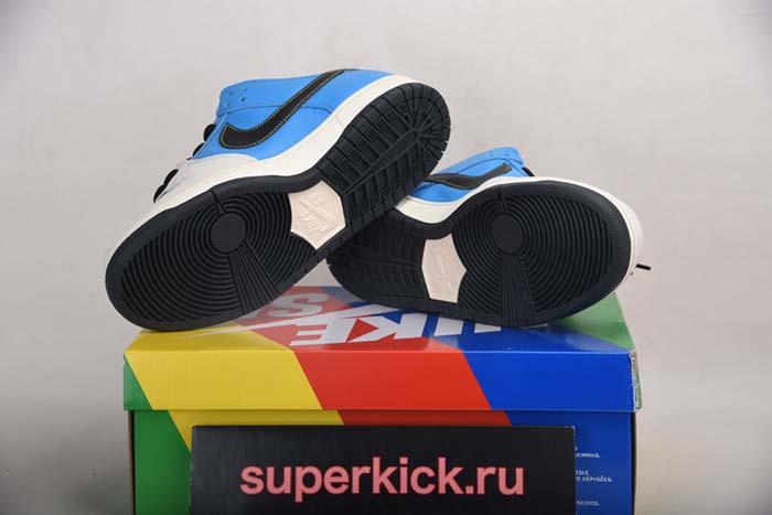 Instant Skateboard x Nike SB Dunk Low CZ5128-400