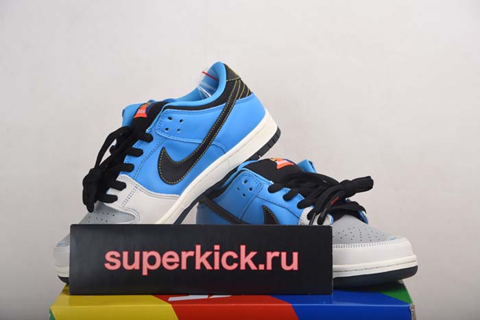 Instant Skateboard x Nike SB Dunk Low CZ5128-400