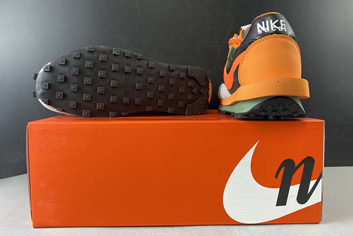 Sacai x Nike LVD Waffle Daybreak Swoosh BV0073-007