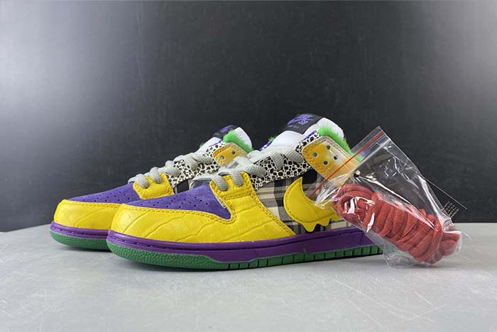 Nike SB Dunk Low  318403-137