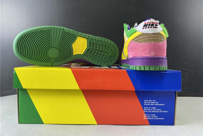 Nike SB Dunk Low  318403-137