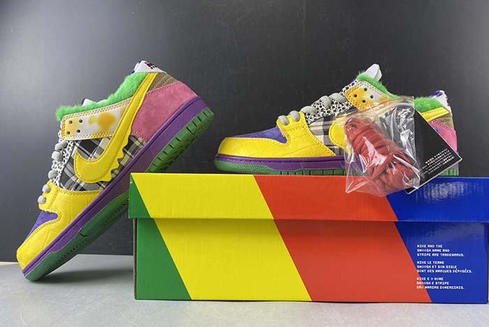 Nike SB Dunk Low  318403-137