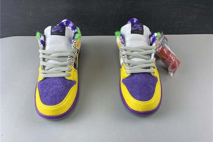 Nike SB Dunk Low  318403-137