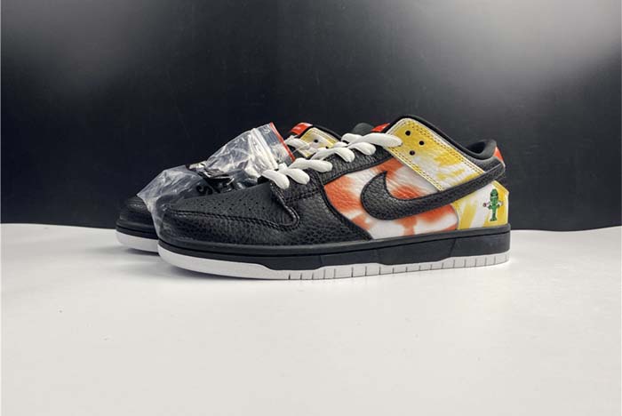 Nike SB Dunk Low“Raygun  BQ6832-001