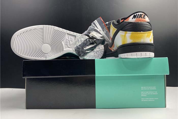 Nike SB Dunk Low“Raygun  BQ6832-001