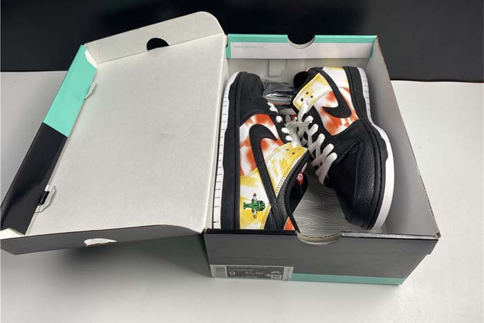 Nike SB Dunk Low“Raygun  BQ6832-001