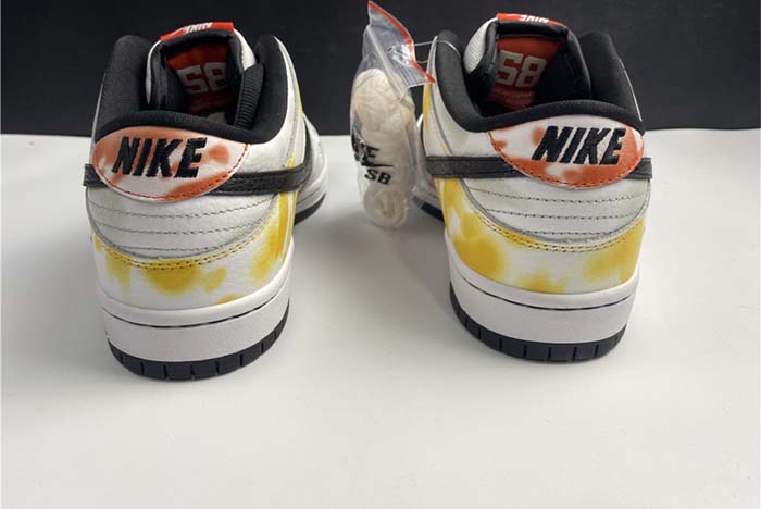 Nike SB Dunk Low“Raygun” BQ6832-001a