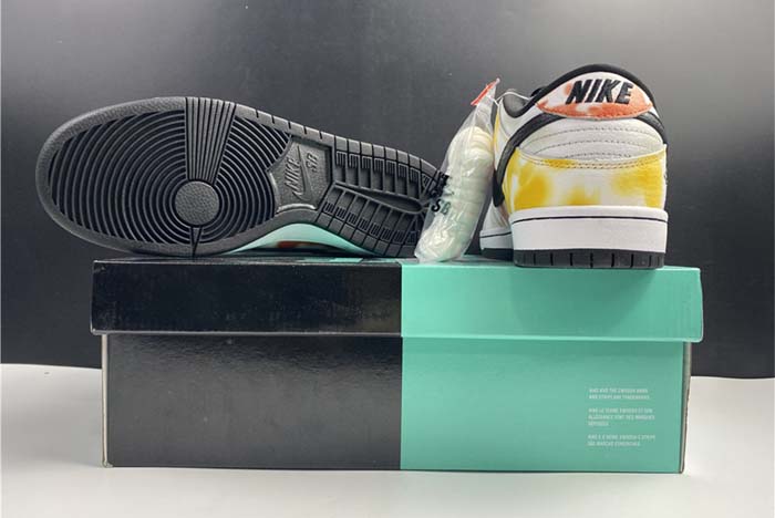 Nike SB Dunk Low“Raygun” BQ6832-001a
