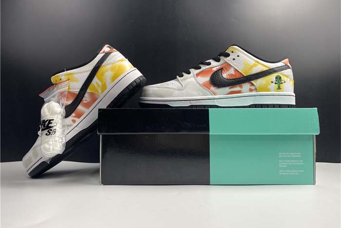 Nike SB Dunk Low“Raygun” BQ6832-001a