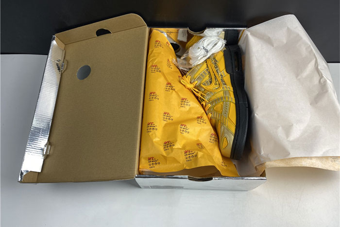 OFF-WHITE x Nike Air Rubber Dunk “University Gold” CU6015-100