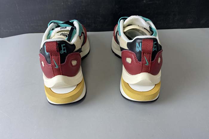 Sacai x Nike Pegasus VaporFly SP