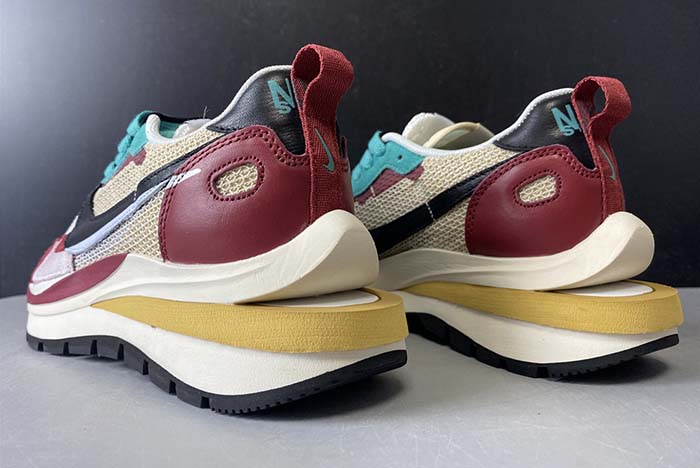 Sacai x Nike Pegasus VaporFly SP