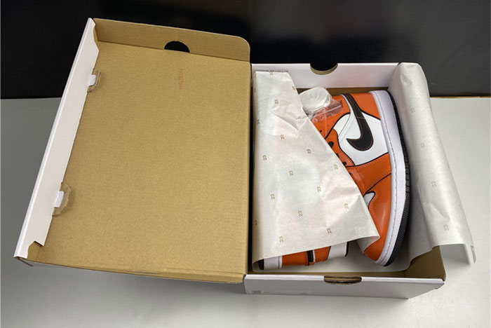 Air Jordan 1 Mid “Turf Orange”