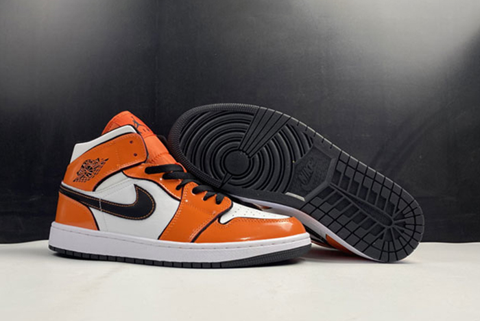 Air Jordan 1 Mid “Turf Orange”