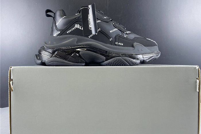 Ba*len*cia*ga triple s black sneaker  524039 w09e1 2021