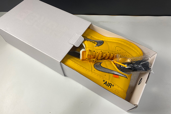 AIR FORCE 1 UNIVERSITY GOLD