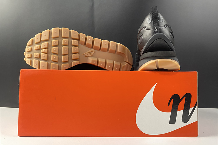 Sacai x Nike VaporWaffle DD1875-001