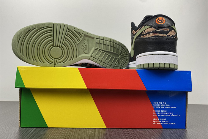 NIKE DUNK LOW SE DH0957-001