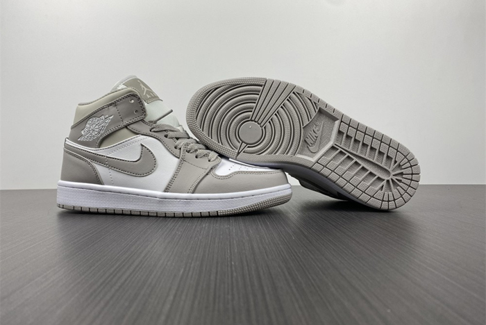 Air Jordan 1 Mid AJ1  554724-082