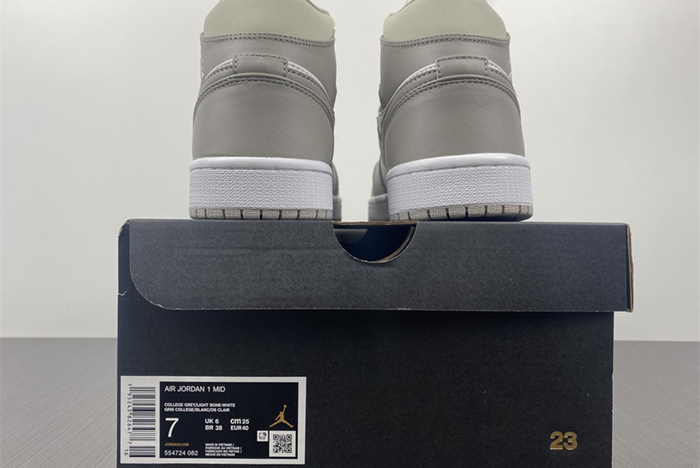 Air Jordan 1 Mid AJ1  554724-082
