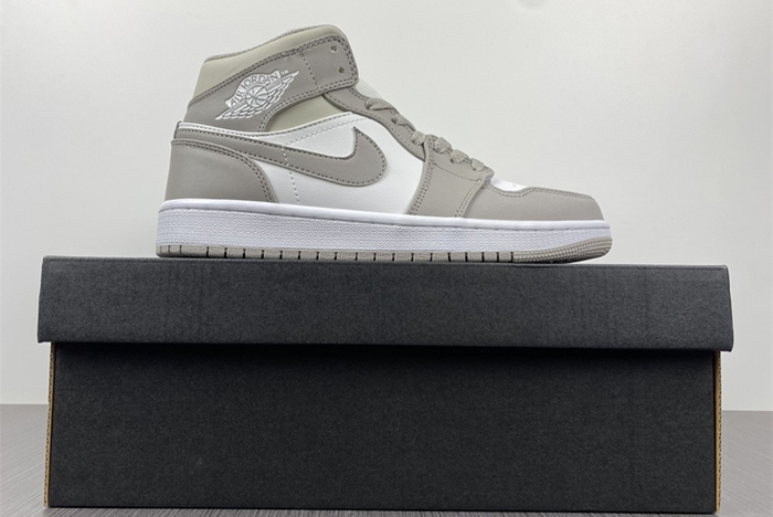 Air Jordan 1 Mid AJ1  554724-082