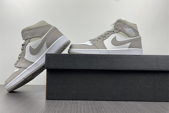 Air Jordan 1 Mid AJ1  554724-082
