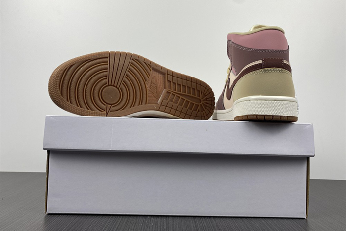 Nike Air Jordan 1 Mid AJ1