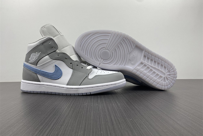 Air Jordan 1 Mid AJ1