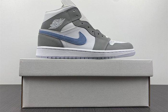 Air Jordan 1 Mid AJ1