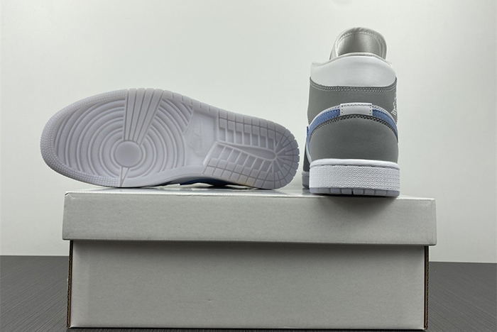 Air Jordan 1 Mid AJ1