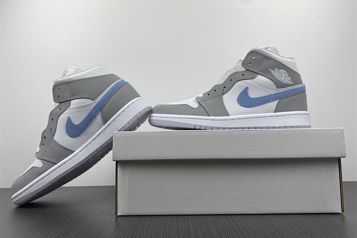 Air Jordan 1 Mid AJ1