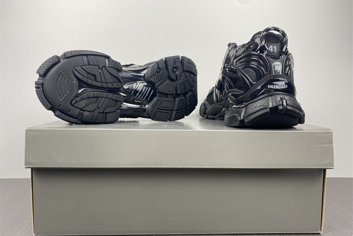 7.0 Ba*len*cia*ga -runner  1000