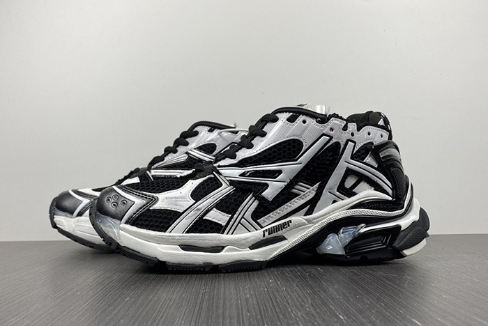 7.0 Ba*len*cia*ga -runner 9010