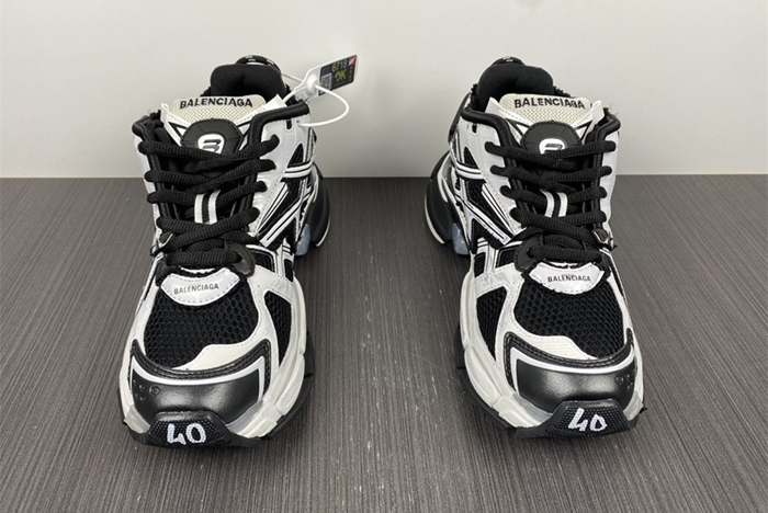 7.0 Ba*len*cia*ga -runner 9010