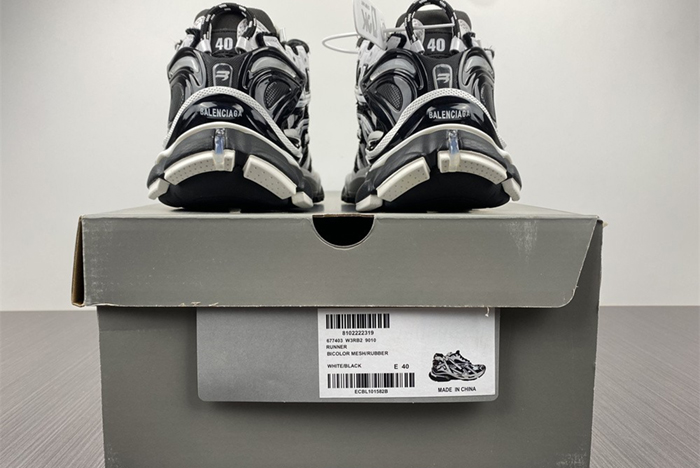 7.0 Ba*len*cia*ga -runner 9010